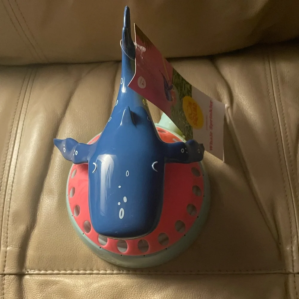 Blue Whale Toy with Pink Base Spinning Sprinkler Sun Squad NWT Outdoor Fun Wet